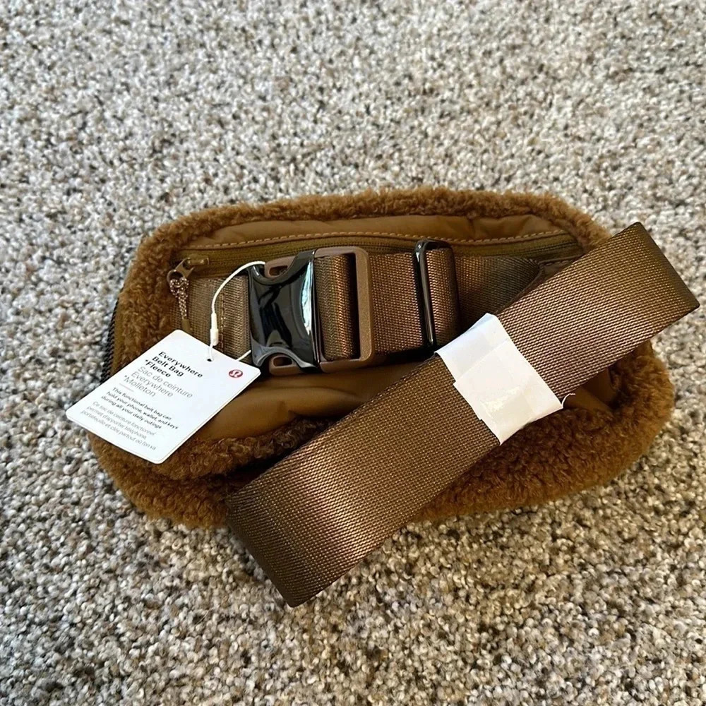 Lululemon Everywhere Belt Bag Fleece, NWT - Picture 2 of 4